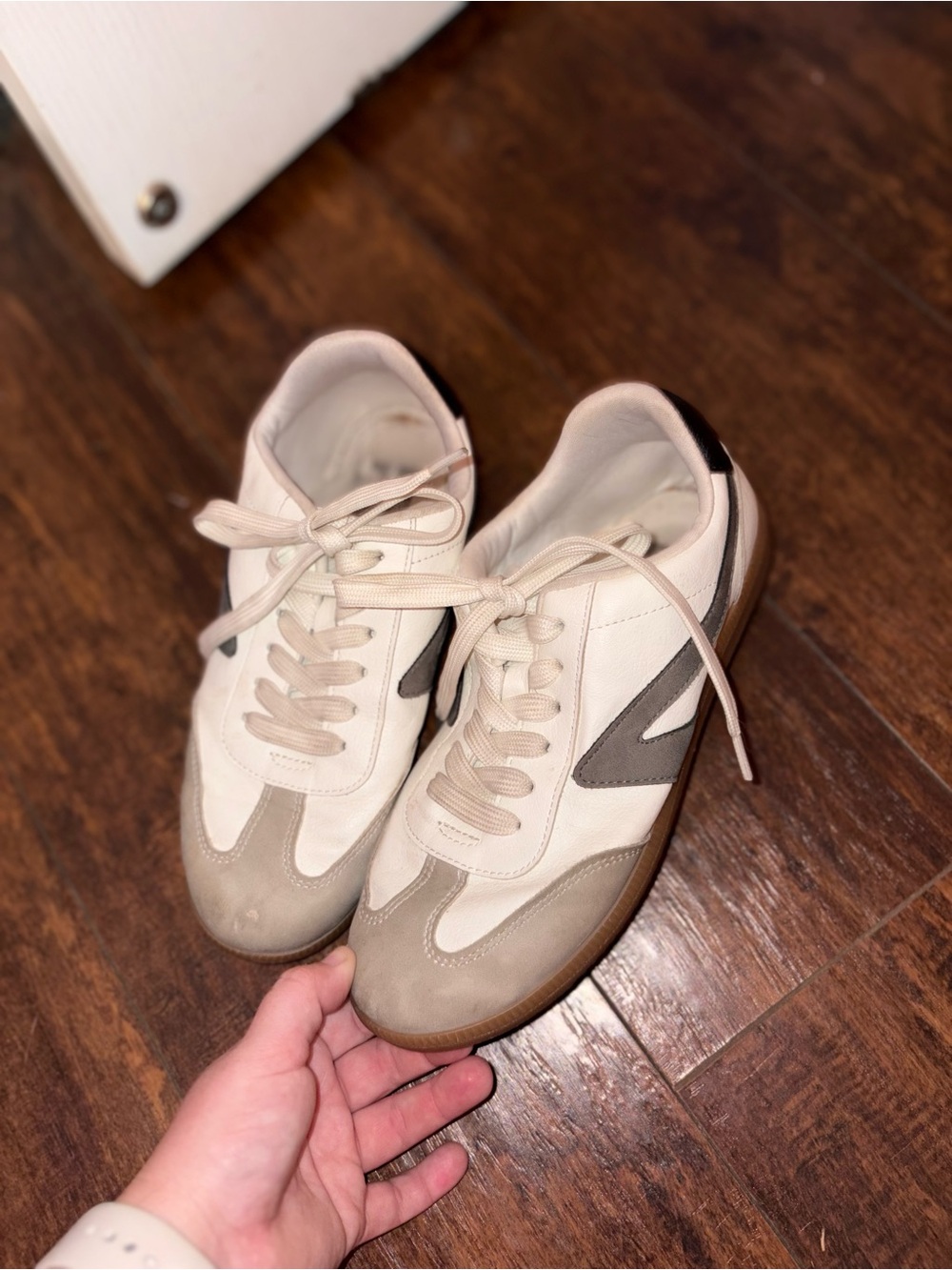 Dolce Vita White Cream Taupe Low-Top Sneakers